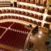 Non ci resta a questo punto che dirigerci su al loggione. Da qui  possibile avere una visuale completa del maestoso teatro, gigante barese sopravvissuto a due guerre mondiali e a un ignobile incendio che lo ha ferito ma non distrutto